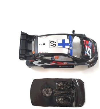 Mustang M-L0070R Lexan rally Toyota Yaris SCX - Ligereza y detalle slot